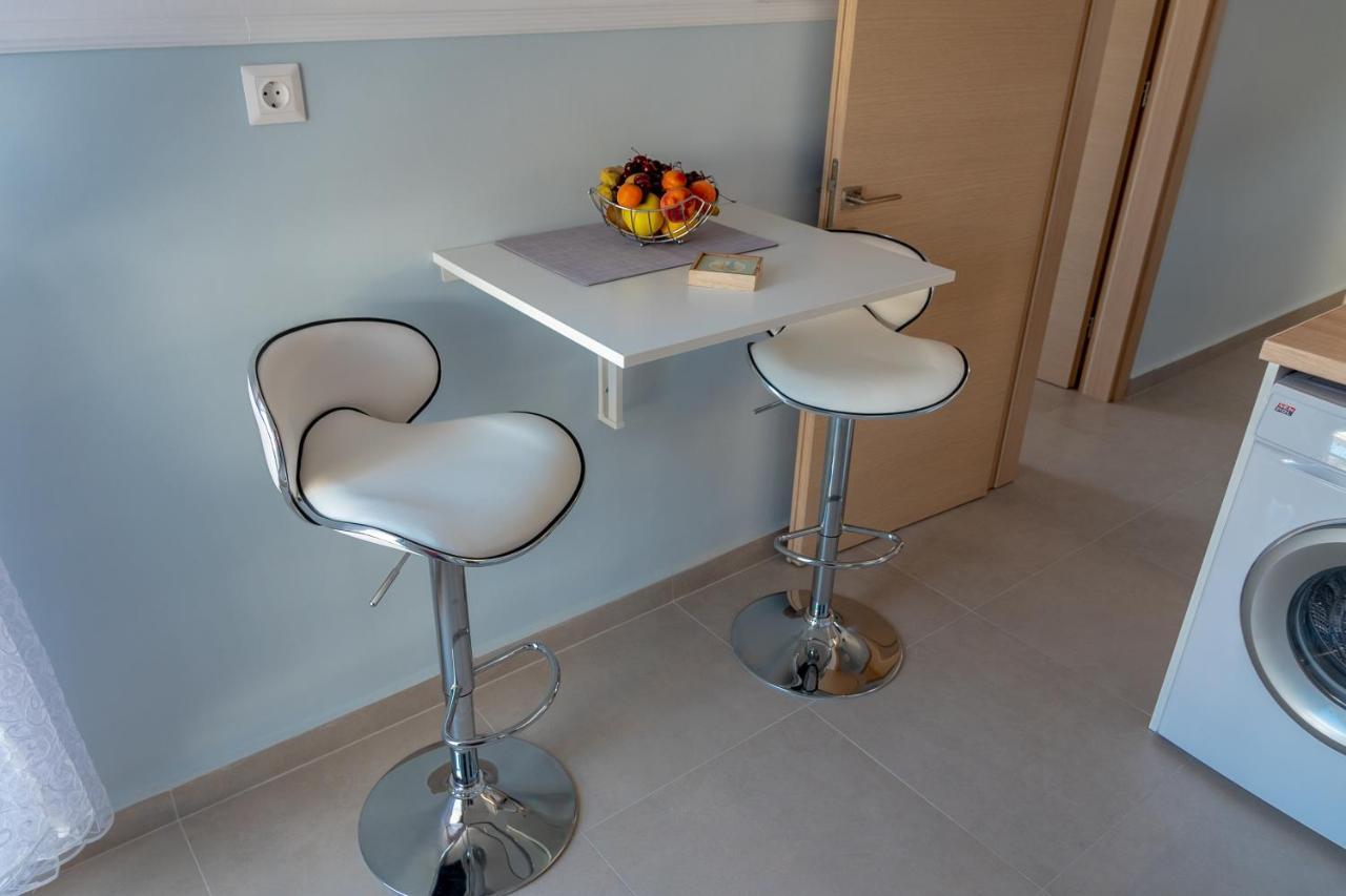 Dimi Seafront Apartment By Rentals Pro Services - Nea Moudania Exterior photo